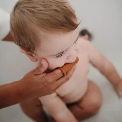 Gloednieuw ???? Mushie - Tandenborstel Baby - Tandenborstels - Clay Shifting ???? 35 Gloednieuw ???? Mushie - Tandenborstel Baby - Tandenborstels - Clay Shifting ???? -Weleda Shop 550x752