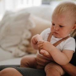 Gloednieuw ???? Mushie - Tandenborstel Baby - Tandenborstels - Clay Shifting ???? 29 Gloednieuw ???? Mushie - Tandenborstel Baby - Tandenborstels - Clay Shifting ???? -Weleda Shop 550x825 1